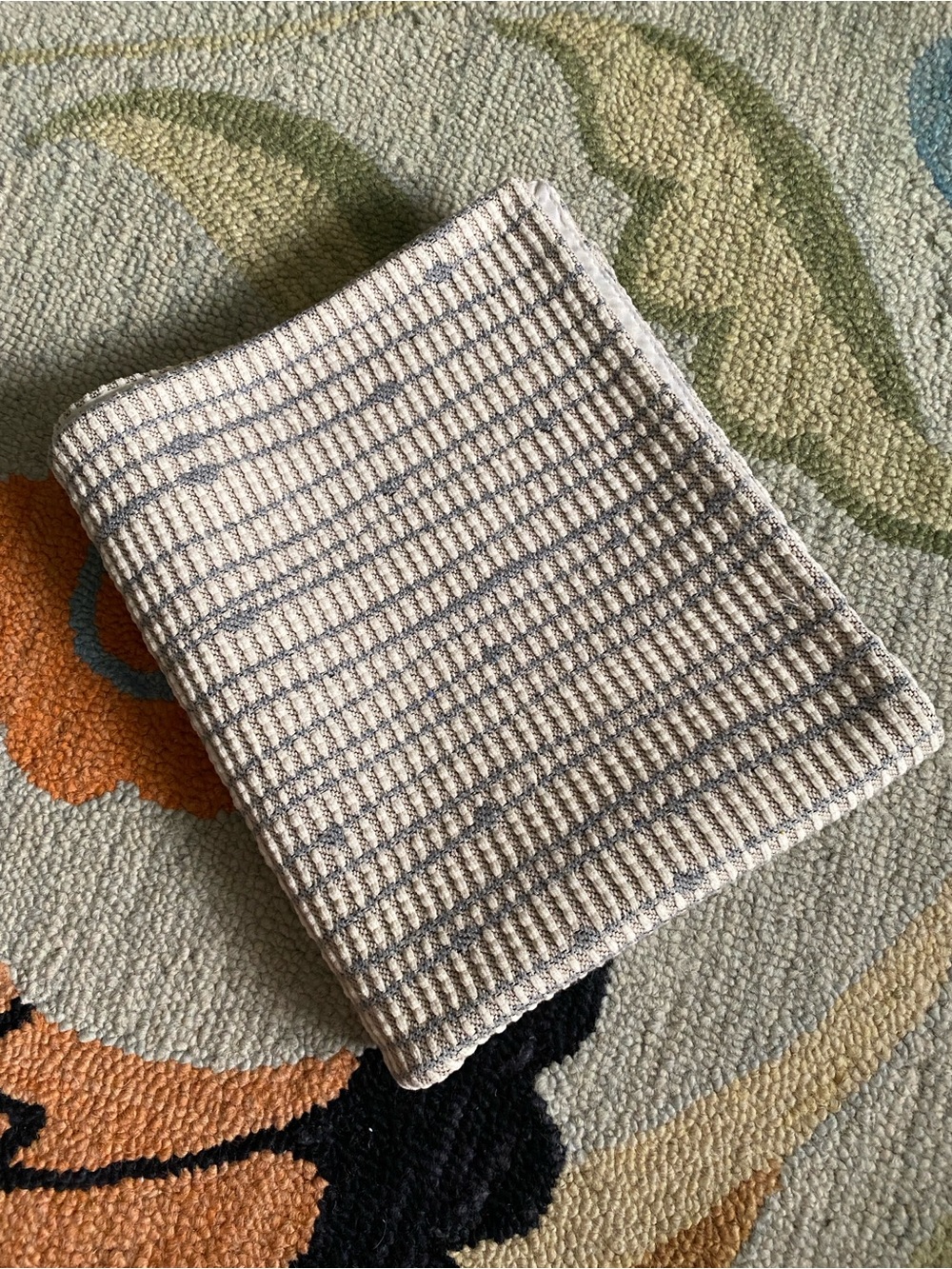 Calvin Klein - Small Abstract Non-Skid Accent Rug/Non-Slip Accent Mat - Picture 10 of 13
